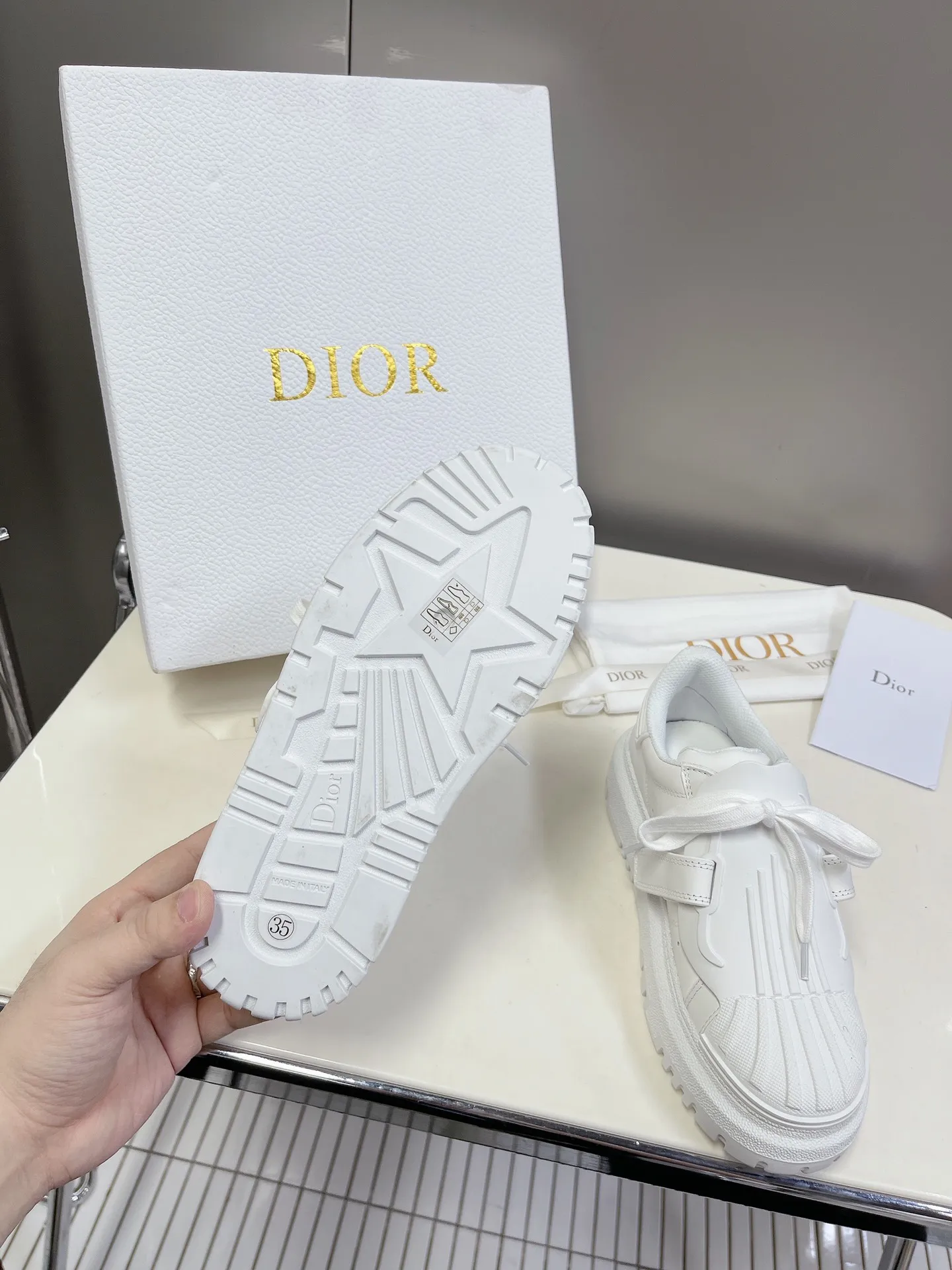 👟👟Ex-factory price 480👟👟 Women's Shoes Women's Clothing Women's Shoes Women's Clothing DIOR Dior classic shell-toe sneakers, genuine purchase and development, perfect one-to-one reproduction ✔️Cow leather upper ➕Transparent film, classic shell outsole, very comfortable on top, genuine full set of packaging, transparent outsole, size 35-41